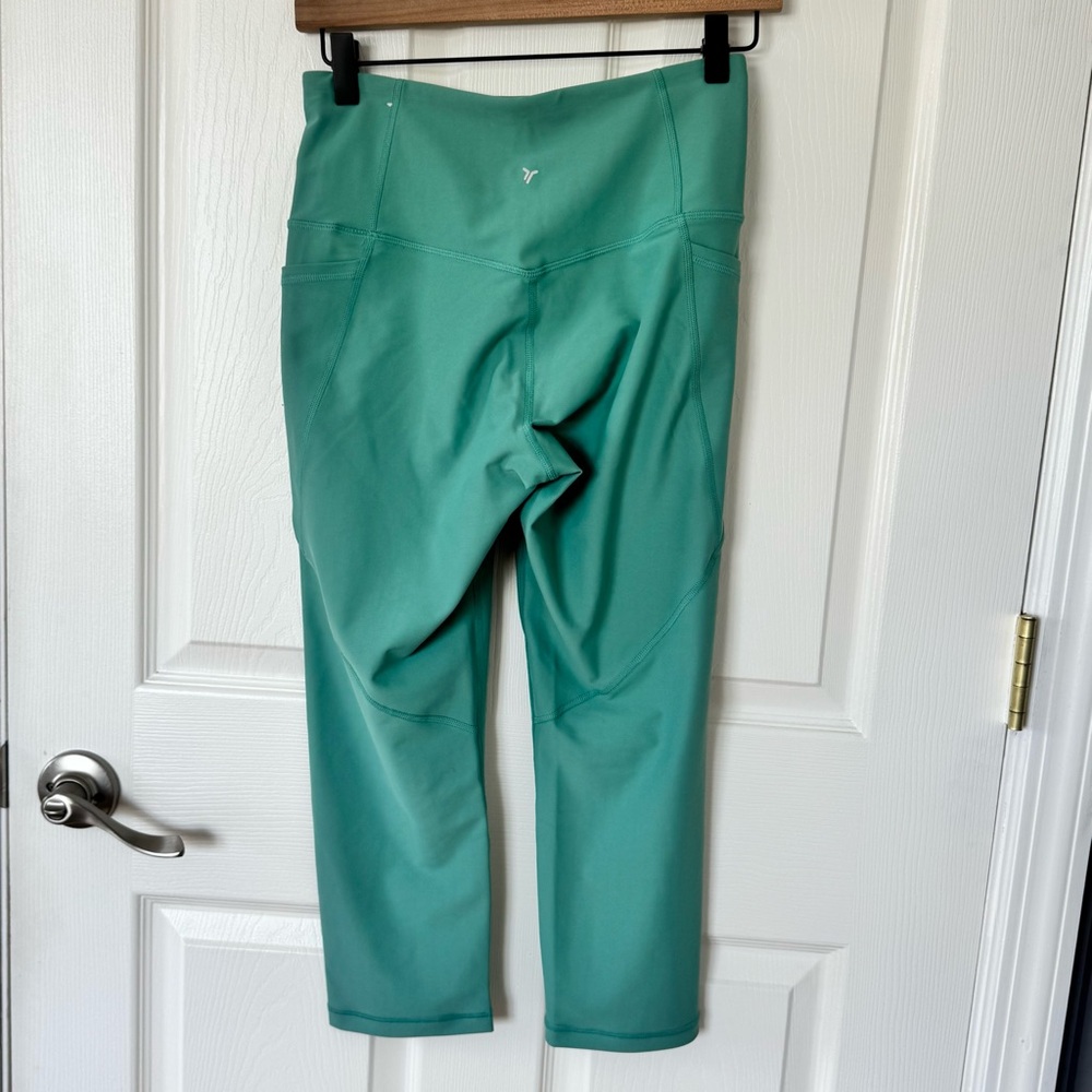 Old Navy Powersoft Capri Leggings - Picture 2 of 8